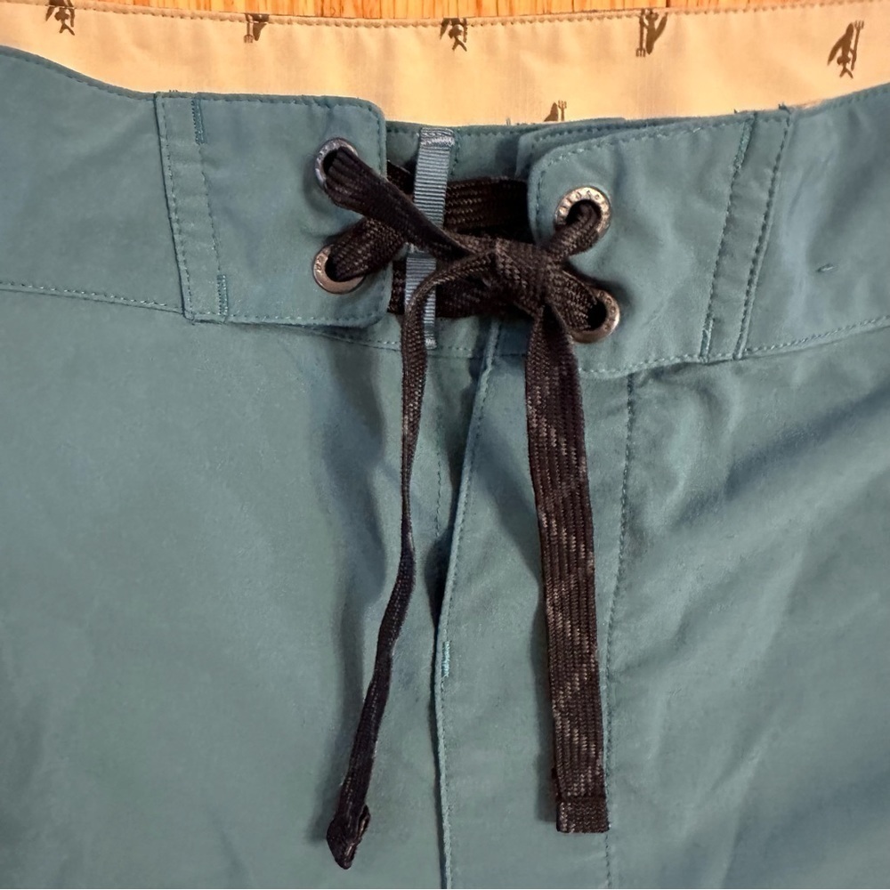 Patagonia Stretch Boardshorts Green Lightweight Unlined 9” inseam Sz 40 - Picture 5 of 8